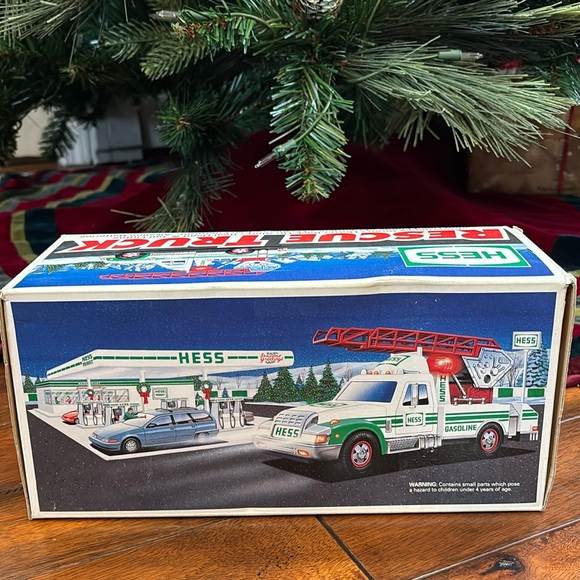 NEW (VTG) 1994 30th Anniversary HESS Trucks Rescue Truck - Picture 2 of 5